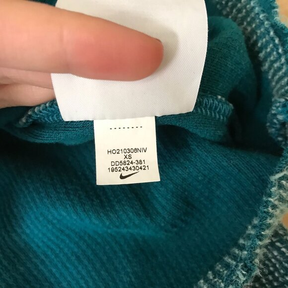 NIKE YOGA - WOMEN'S XS - GREEN LONG SLEEVE TURTLE NECK THERMA FIT SHIRT TOP - Picture 6 of 6